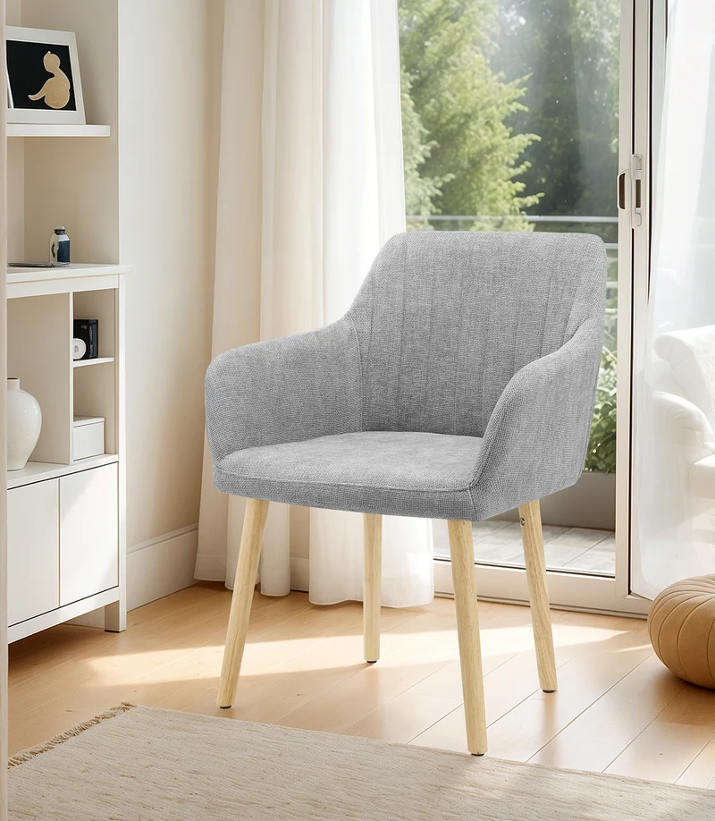 Poltroncina Stile Scandinavo in Tessuto con Gambe in Legno Il Gruppone