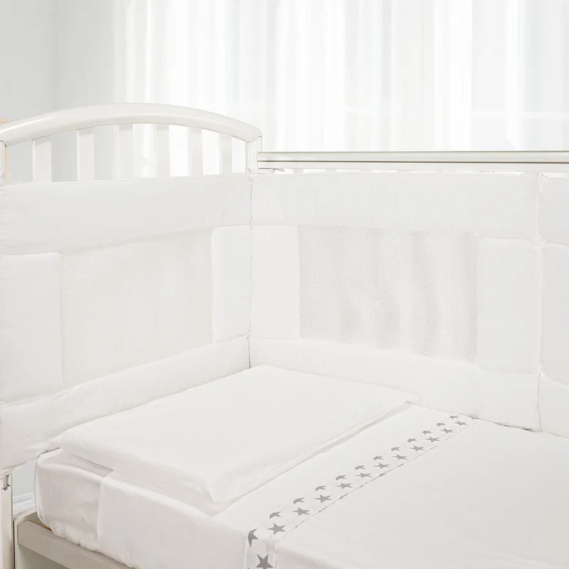 Babysanity - Bettumrandung Babybett mit Baby Air Mesh-System ausgestattet - Der weiche und stabile b
