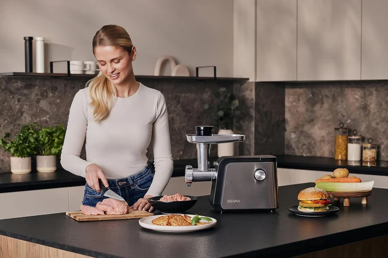 ZEEGMA MOLEN CHEF EASY Elektrischer Fleischwolf Leistung 2100 W 3 Edelstahlscheiben Wurstaufsatz Gem
