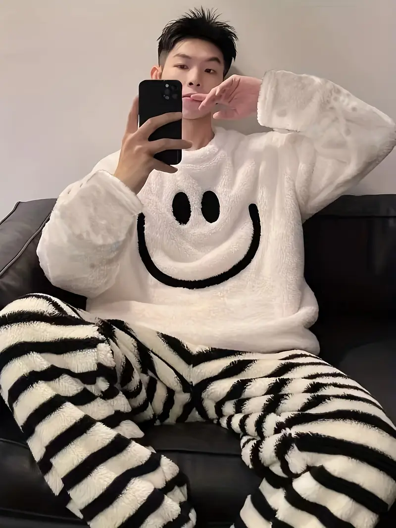 Jasper - Lässiges Pyjama-Set für Herren mit Cartoon-Stickerei
