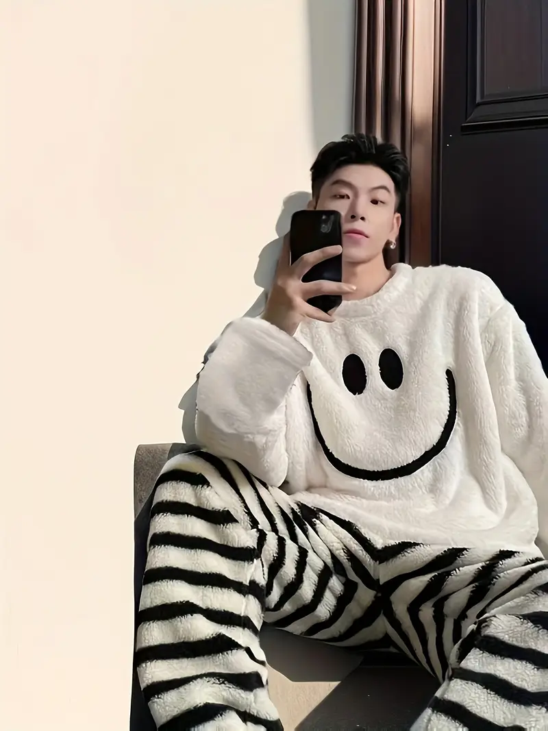 Jasper - Lässiges Pyjama-Set für Herren mit Cartoon-Stickerei