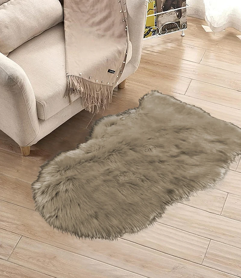 Tappeto in Finta Pelliccia Sintetica Di Agnello Pecora A Pelo Lungo Decorativo Super Morbido 60 x 90 Cm