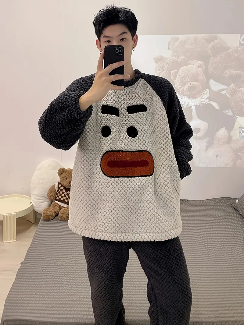 Benito - Fleece-Pyjama-Set mit gesticktem Cartoon-Gesicht für Männer