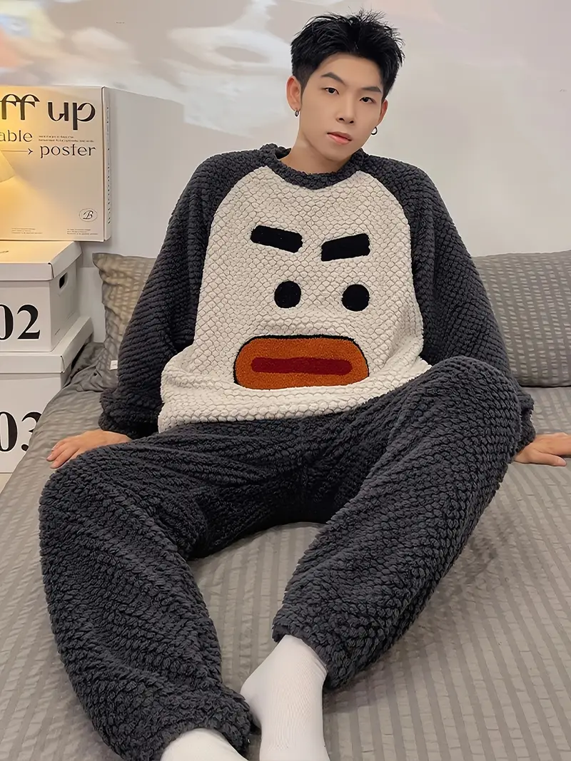 Benito - Fleece-Pyjama-Set mit gesticktem Cartoon-Gesicht für Männer