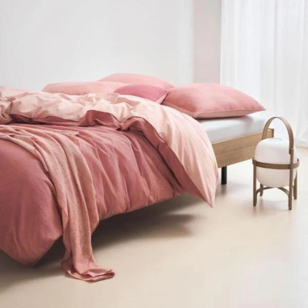 Bettwäsche Washed Chambray coral pink von Marc O'Polo