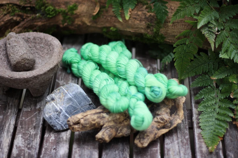 HW: Handgefärbte Sockenwolle "Cari Grün" 20g Minis