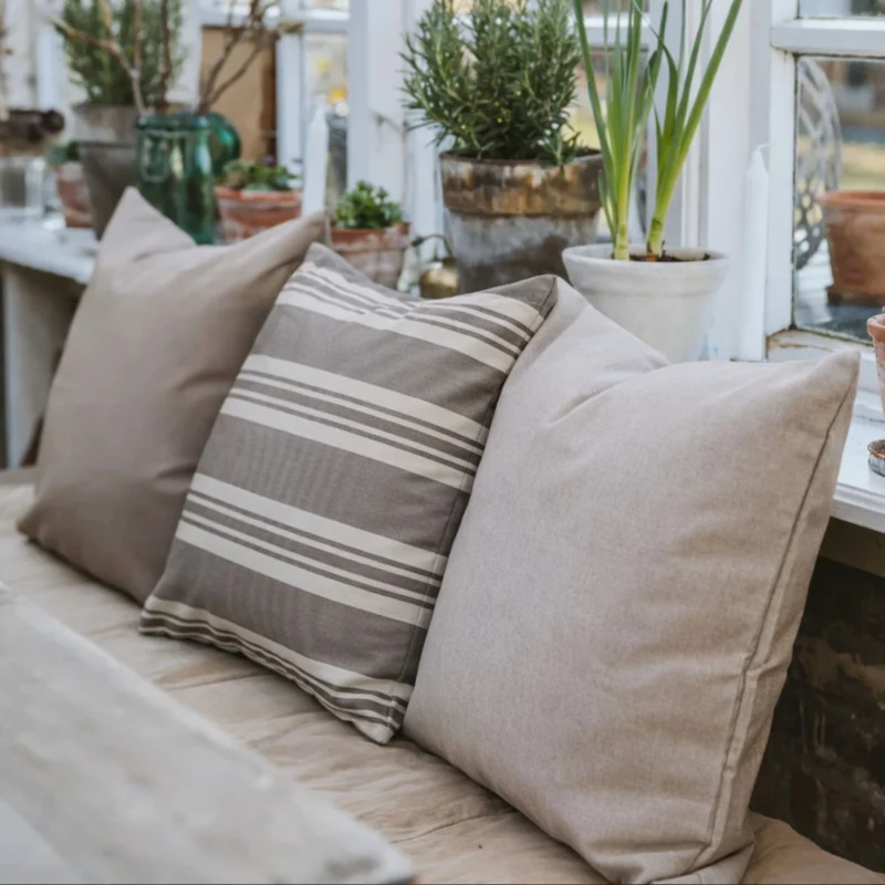 Outdoor-Kissen 50x50 - Grau gestreift