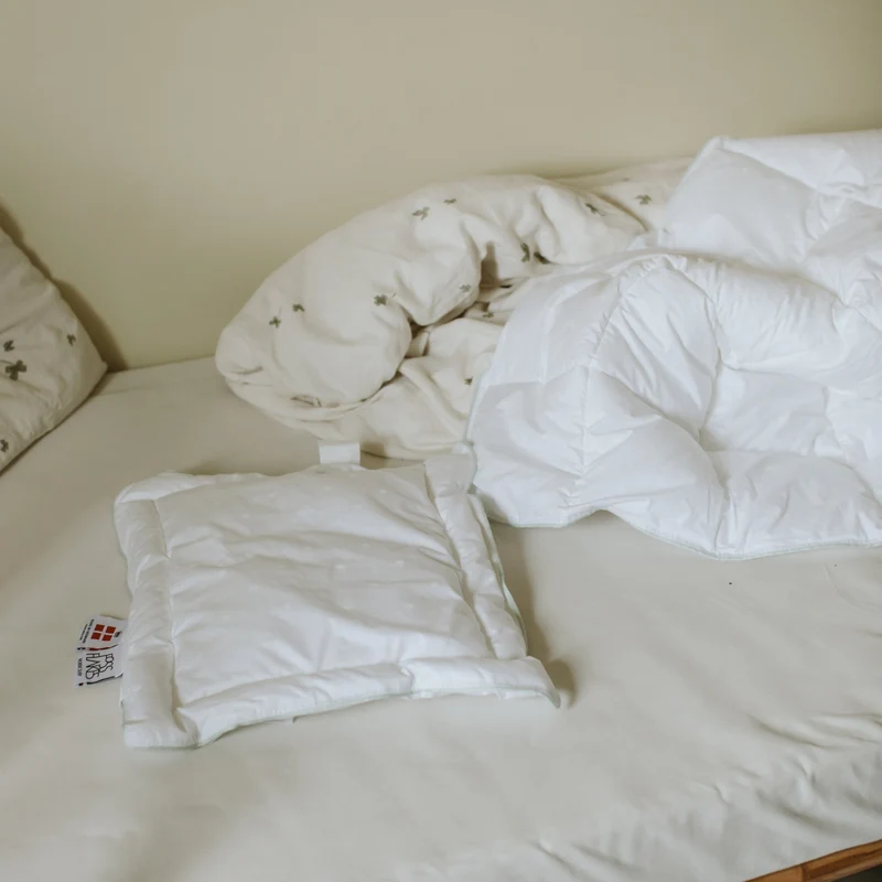 Baby-Kissen und Decke