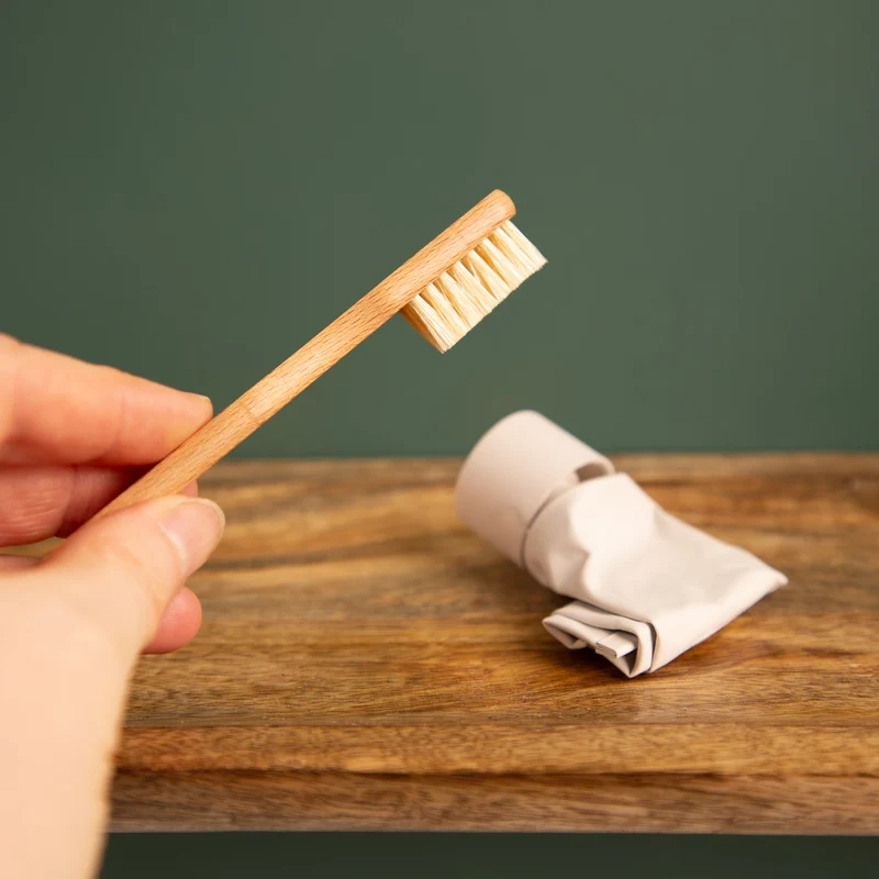 Holzzahnbürste mit Naturborsten