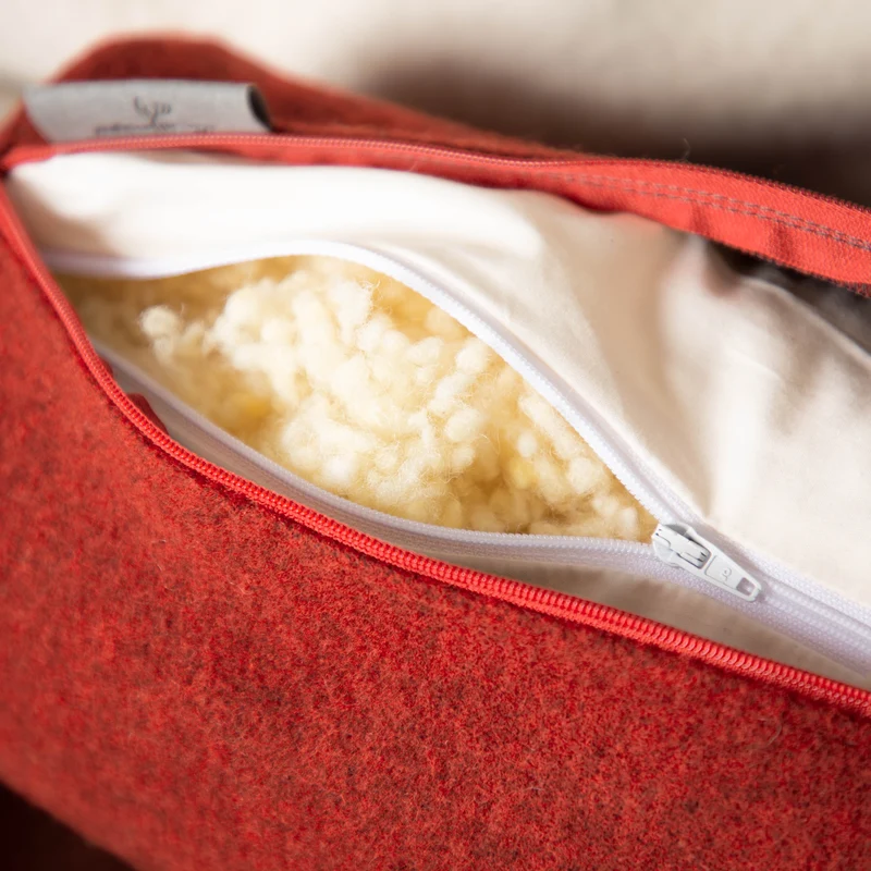 Nackenrolle mit Flauschlodenbezug