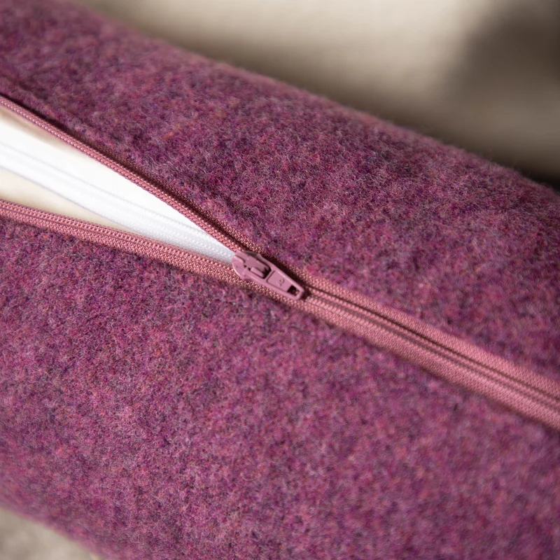 Nackenrolle mit Flauschlodenbezug