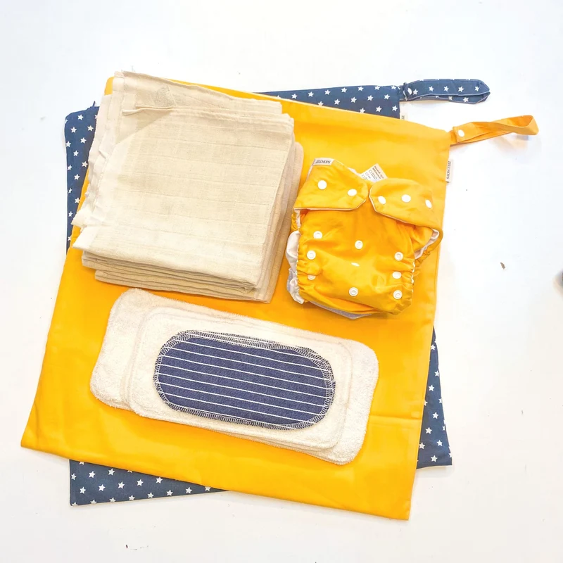 Stoffwindel Set 6: Flora / Zuckerwatte 2 Stoffis, 2 Wetbags, Einlagen