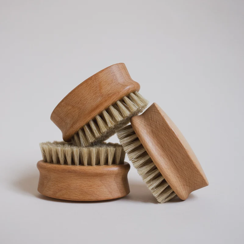 Nagelbürste aus Holz