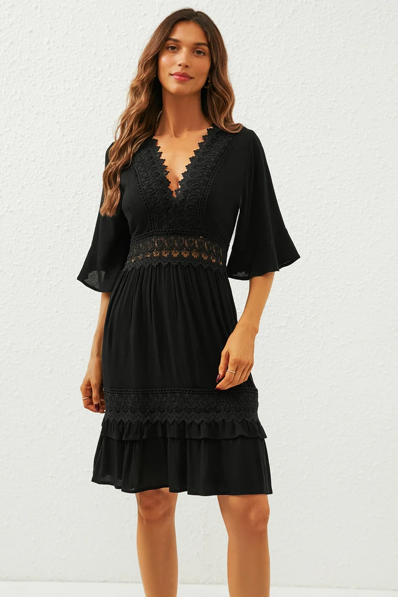 FS COLLECTION Minikleid Damen Minikleid aus Baumwolle mit V-Ausschnitt und Spitzendetails
