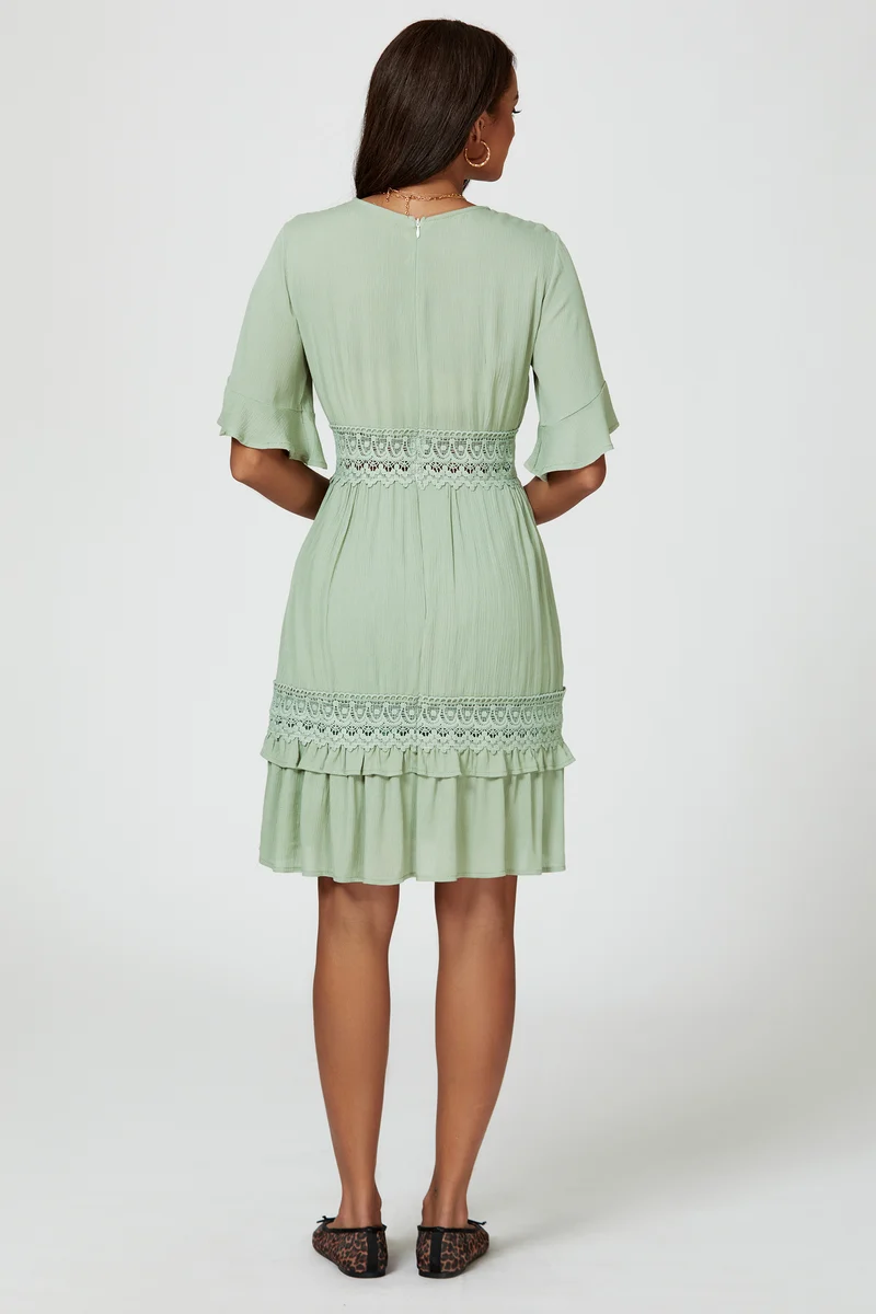 FS COLLECTION Minikleid Damen Minikleid aus Baumwolle mit V-Ausschnitt und Spitzendetails