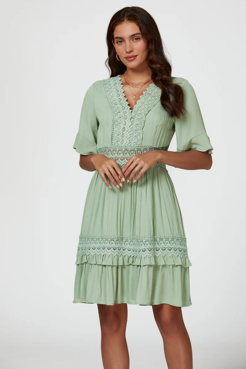 FS COLLECTION Minikleid Damen Minikleid aus Baumwolle mit V-Ausschnitt und Spitzendetails