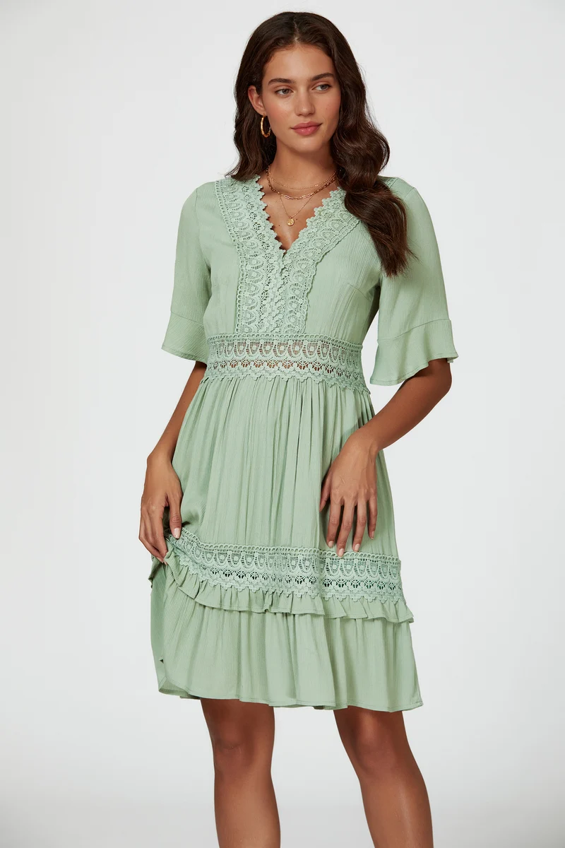 FS COLLECTION Minikleid Damen Minikleid aus Baumwolle mit V-Ausschnitt und Spitzendetails