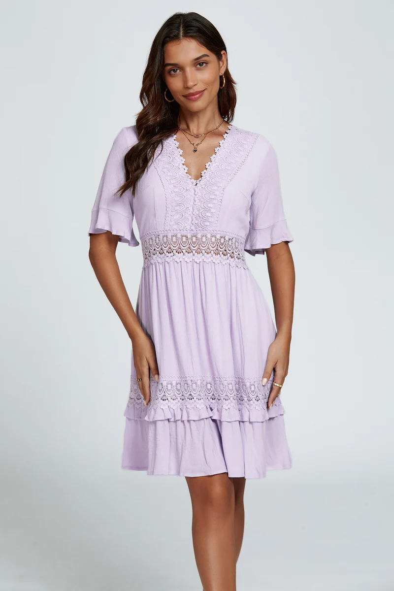 FS COLLECTION Minikleid Damen Minikleid aus Baumwolle mit V-Ausschnitt und Spitzendetails