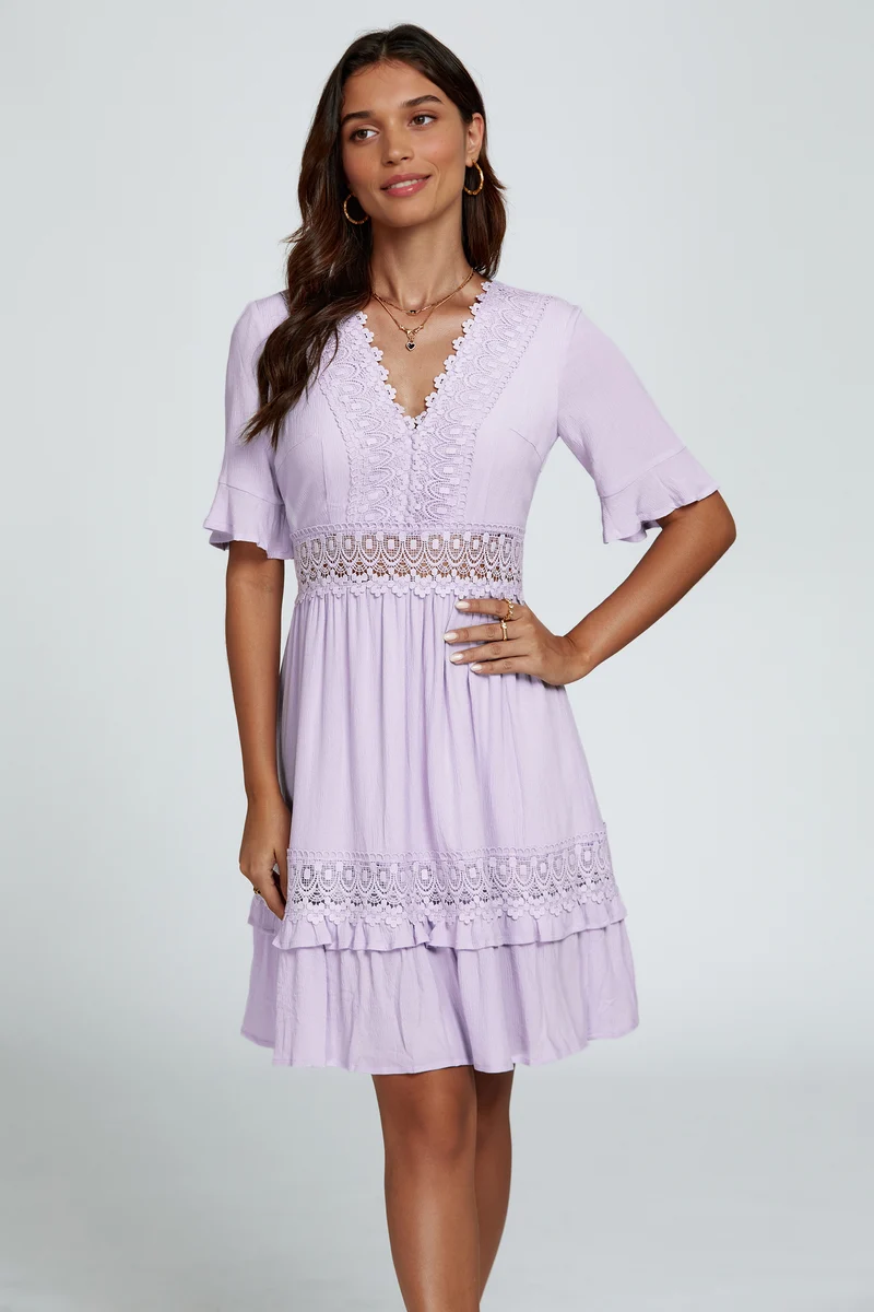 FS COLLECTION Minikleid Damen Minikleid aus Baumwolle mit V-Ausschnitt und Spitzendetails
