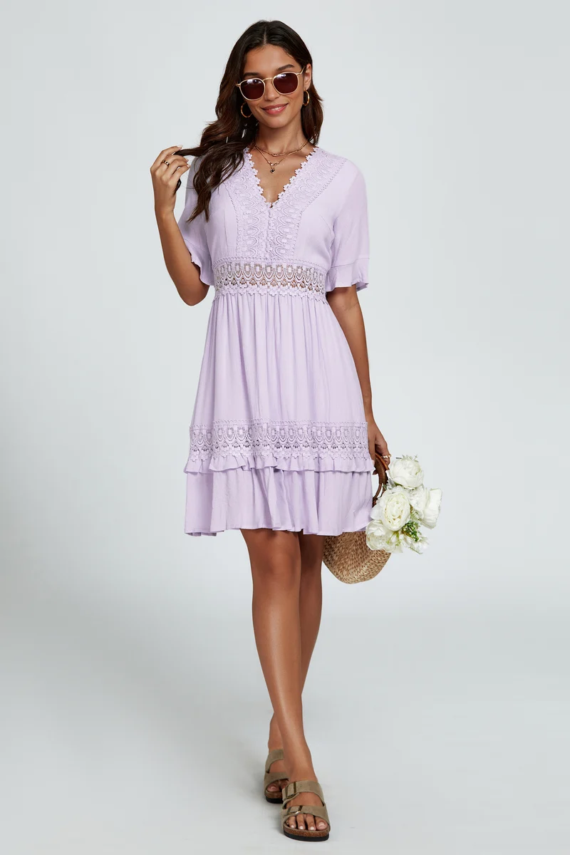 FS COLLECTION Minikleid Damen Minikleid aus Baumwolle mit V-Ausschnitt und Spitzendetails
