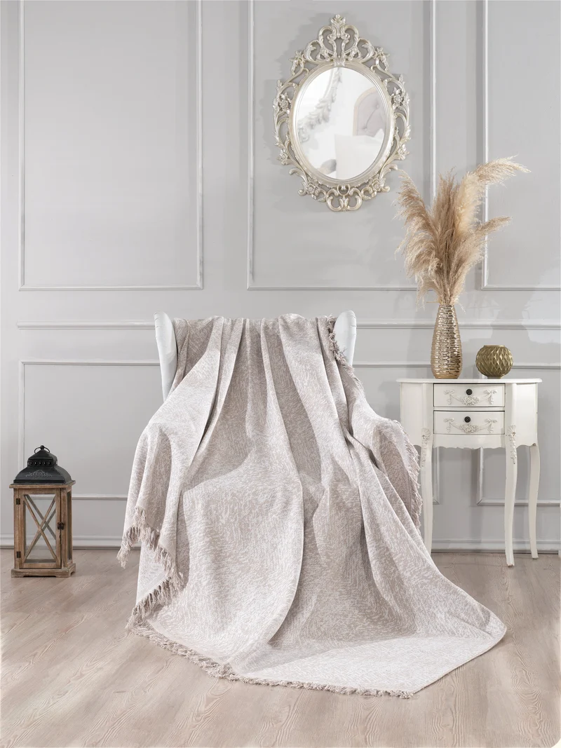 Beige Tagesdecke