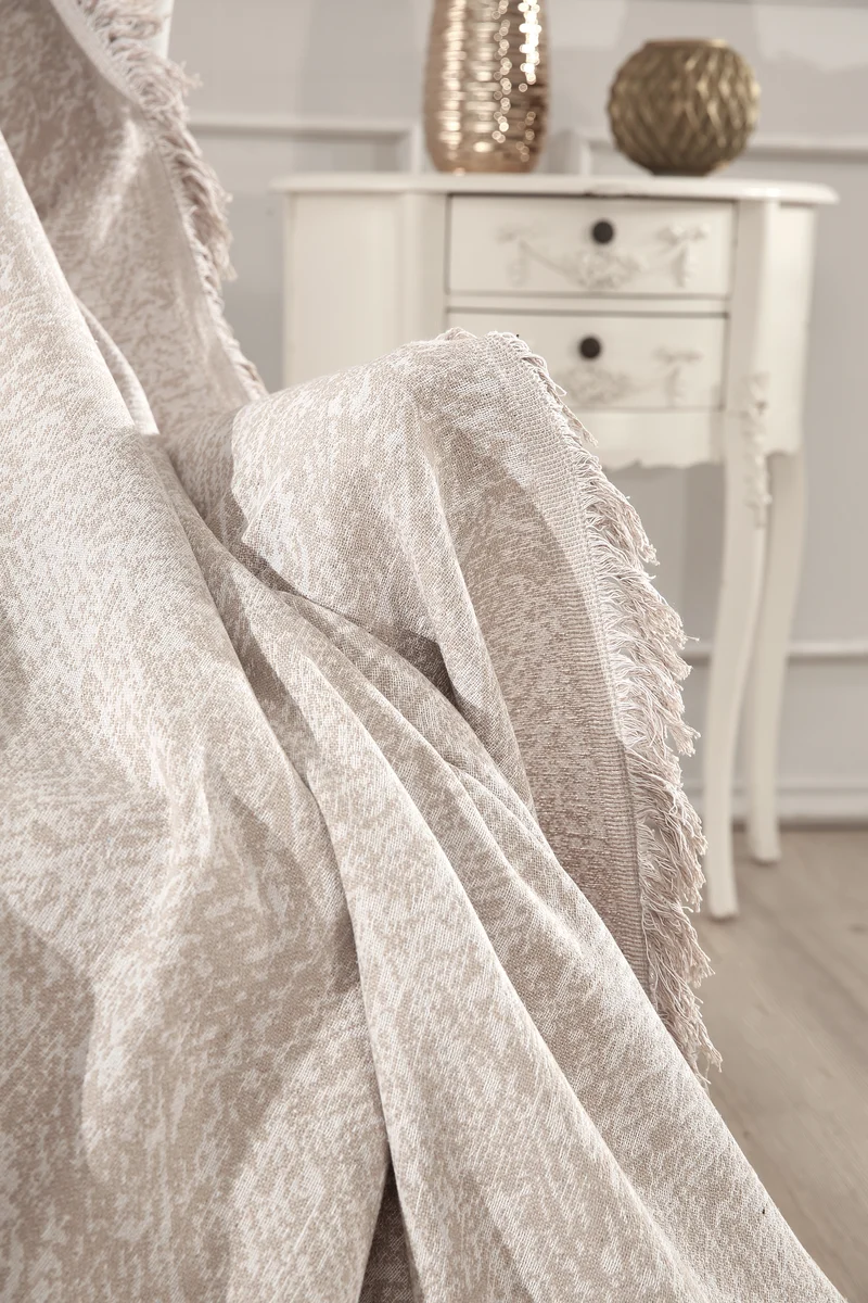 Beige Tagesdecke