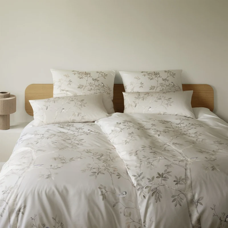 Bettwäsche Mako Satin Autumn Garden Sand mit Baummotiv 135 x 200 cm