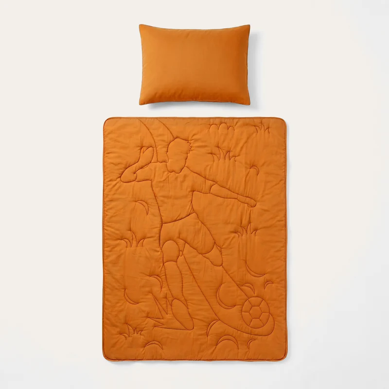Wasbaar Kids All Season Dekbed | Voetbal schot | Oranje | Met Kussensloop