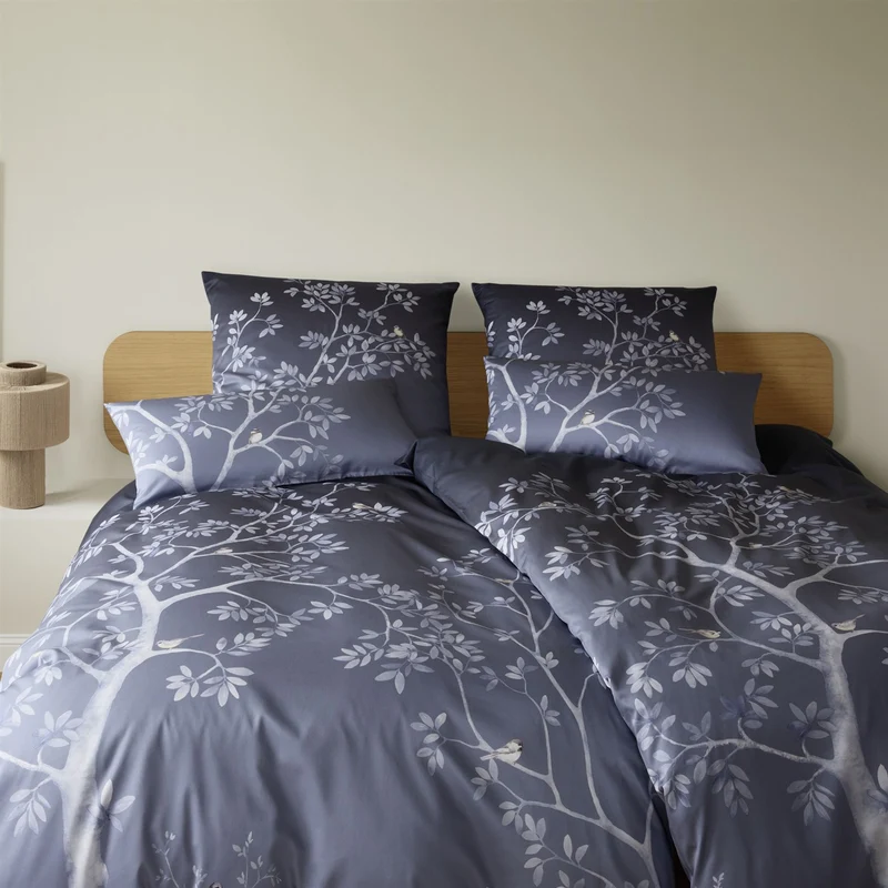 Bettwäsche Mako Satin Autumn Garden Blau mit Baummotiv 135 x 200 cm