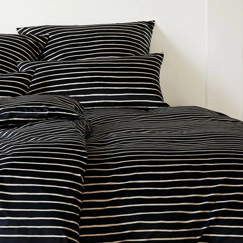 Bettwäsche Mako Satin Lines Schwarz mit Streifenmuster 135 x 200 cm