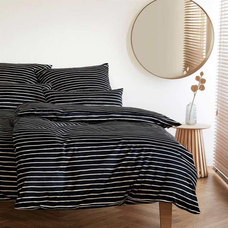 Bettwäsche Mako Satin Lines Schwarz mit Streifenmuster 135 x 200 cm