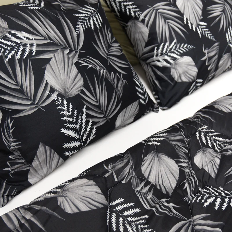 Wasbaar All Season Dekbed | Original Prints | Black Leaves