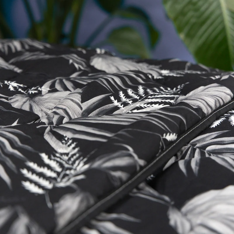 Wasbaar All Season Dekbed | Original Prints | Black Leaves