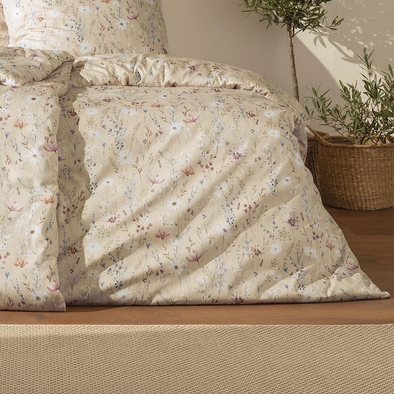 Bettwäsche Mako Satin Celeste Beige mit floralem Muster 135 x 200 cm