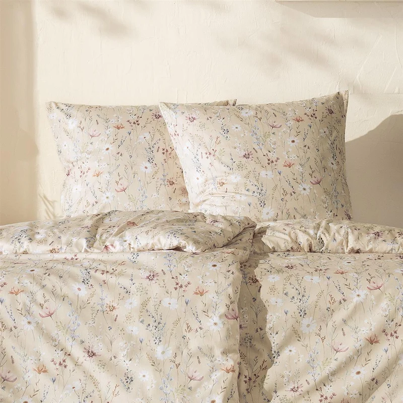 Bettwäsche Mako Satin Celeste Beige mit floralem Muster 135 x 200 cm