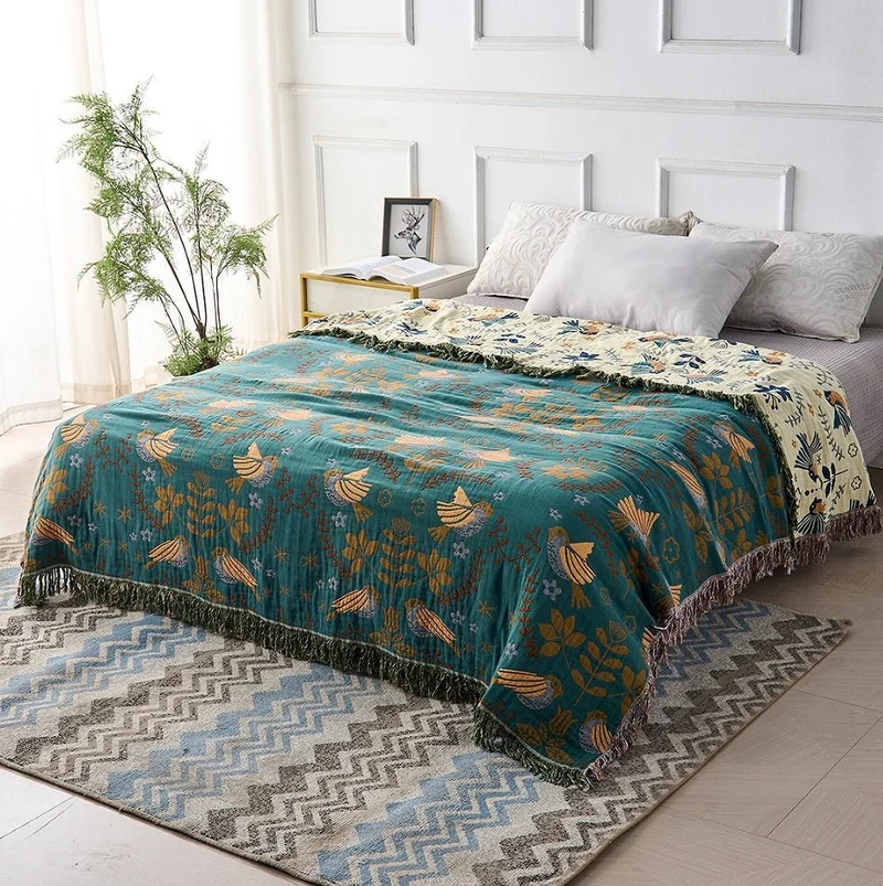 WINGTIDE – Skandinavische Wendedecke aus 100 % Baumwolle mit Vogel- und Blumenmotiv