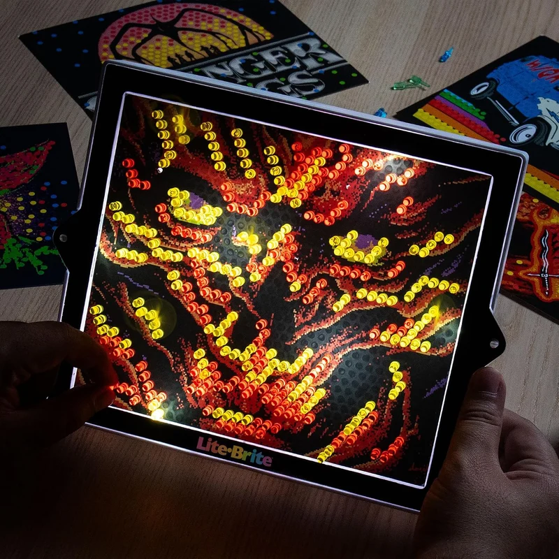 Basic Fun Lite-Brite Colorpop – Stranger Things – Leuchtendes Mosaikspielzeug inspiriert von der Kul
