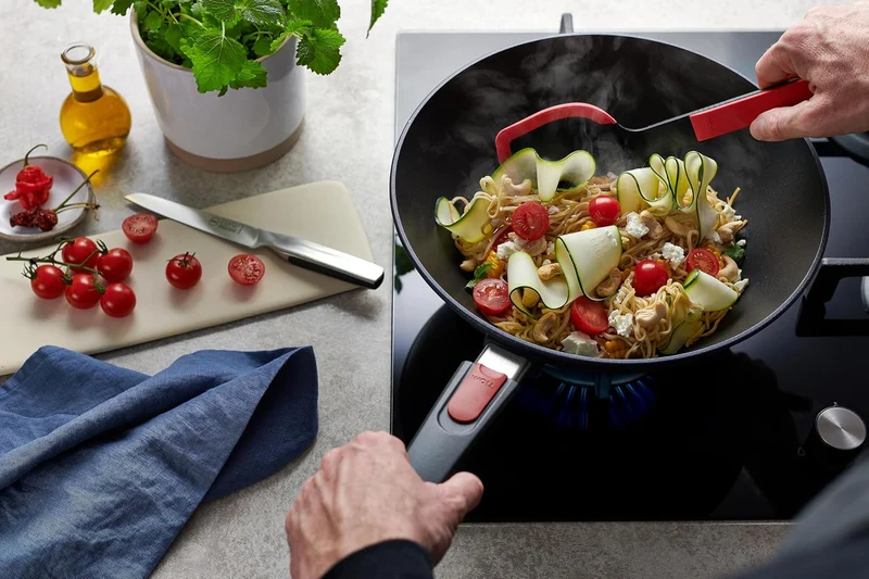 Woll Diamond Lite Wok- und Rührpfanne - Induktiv -, Ø 30 cm, 10 cm hoch - Geeignet für alle Herdarte