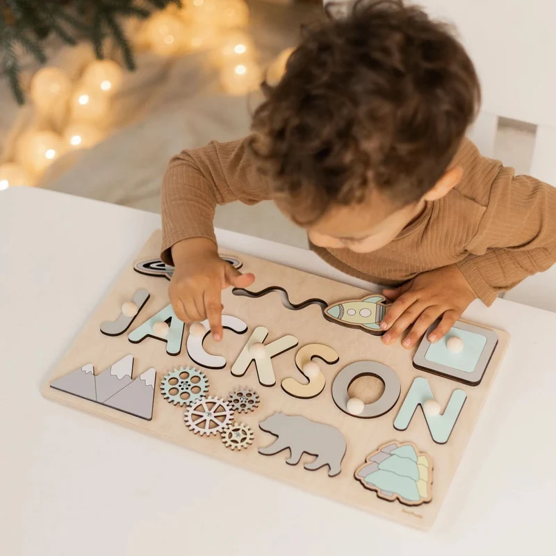 BUCHSTABENWELT – Personalisiertes Montessori Holzpuzzle Mit Namen Lernen Und Motorikförderung