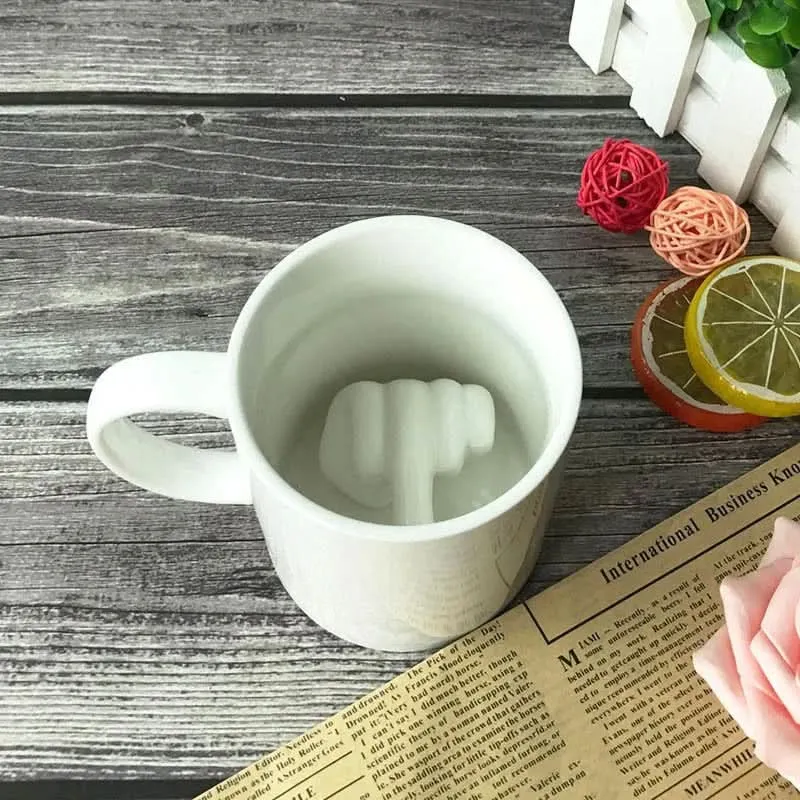 FrecherBecher – Lustige Keramiktasse mit Verstecktem Mittelfinger für Humorvolle Kaffeepausen