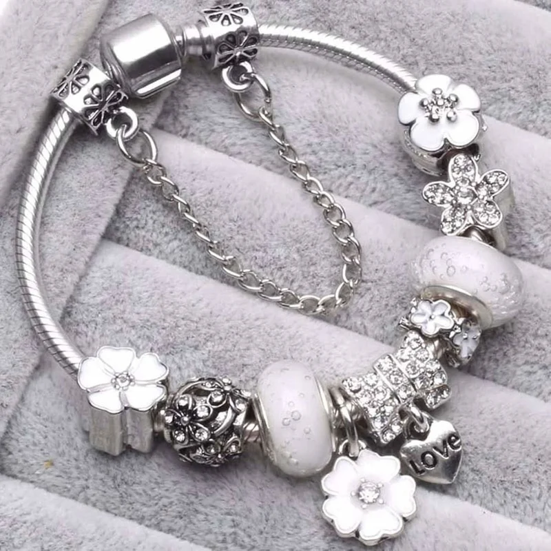Florale Charm-Kette Aus Sterlingsilber – Botanisches Schmuckdesign Für Damen