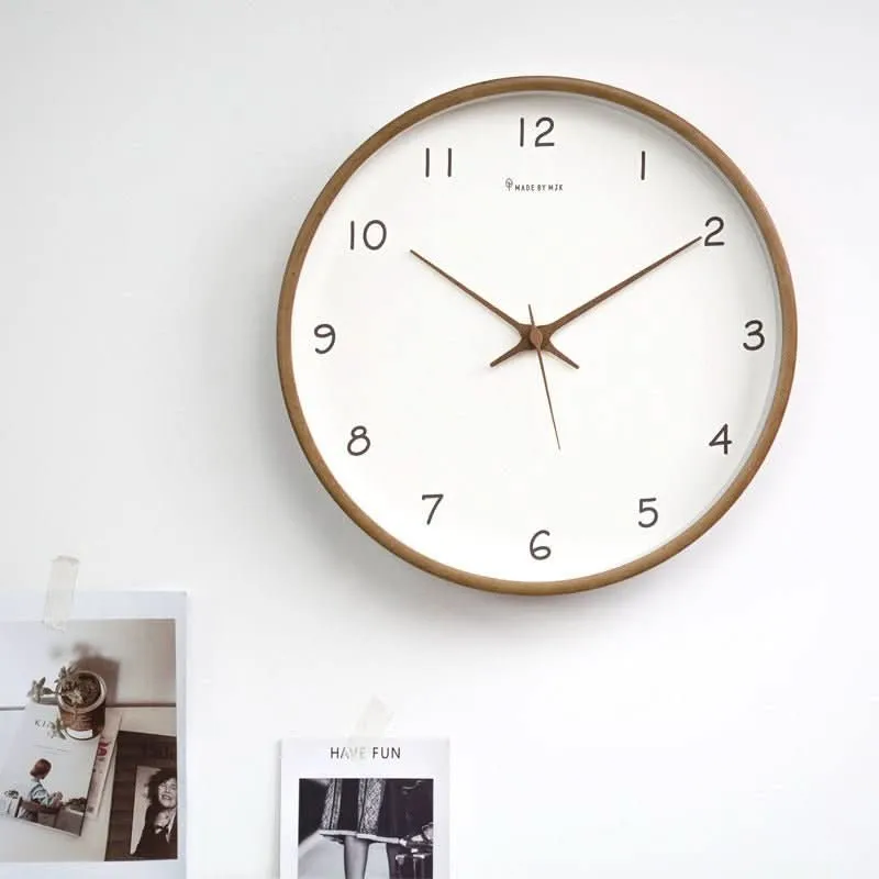 Zeitsicht – Analoge Holzwanduhr Mit Geräuschlosem Uhrwerk