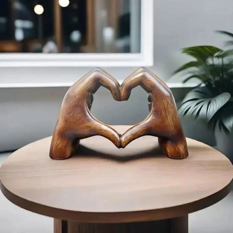 LiebeSkulptur Holz – Handgefertigte Dekofigur Aus Holz Für Ein Liebevolles Zuhause
