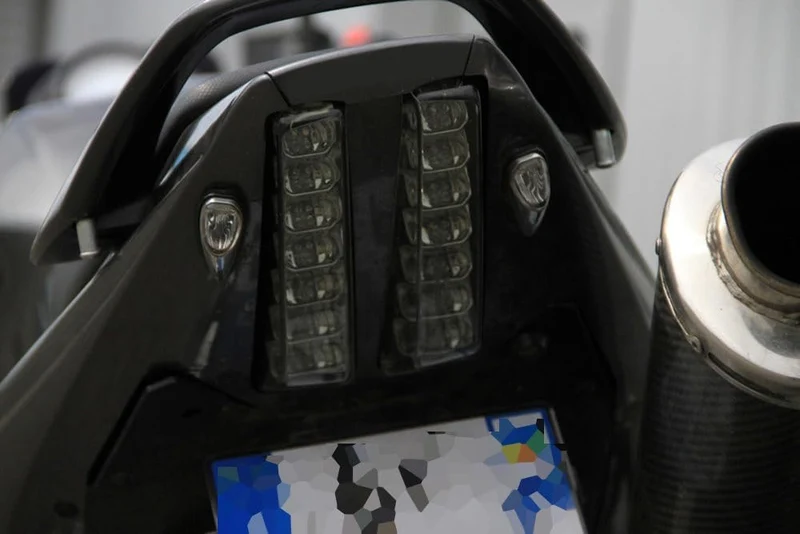 avdb-moto LED-Bremslicht mit integrierten Blinker kompatibel mit Suzuki SV 650 1000 2003 + (Getönt),