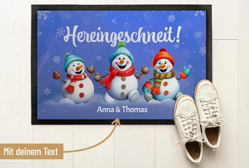 True Statements Lustige Weihnachts-Fussmatte personalisiert mit Wunschtext „Hereingeschneit!“ – Schn