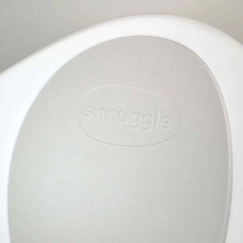 Shnuugg Badewanne für Neugeborene bis 12 Monate mit Stöpsel am Boden, weiss mit grauer Rückenlehne –
