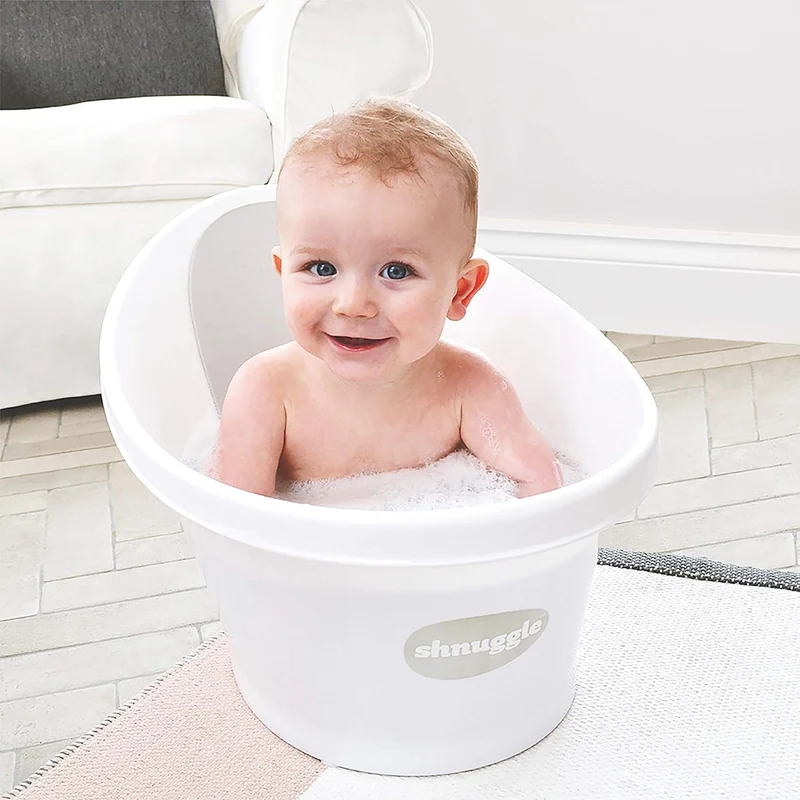 Shnuugg Badewanne für Neugeborene bis 12 Monate mit Stöpsel am Boden, weiss mit grauer Rückenlehne –