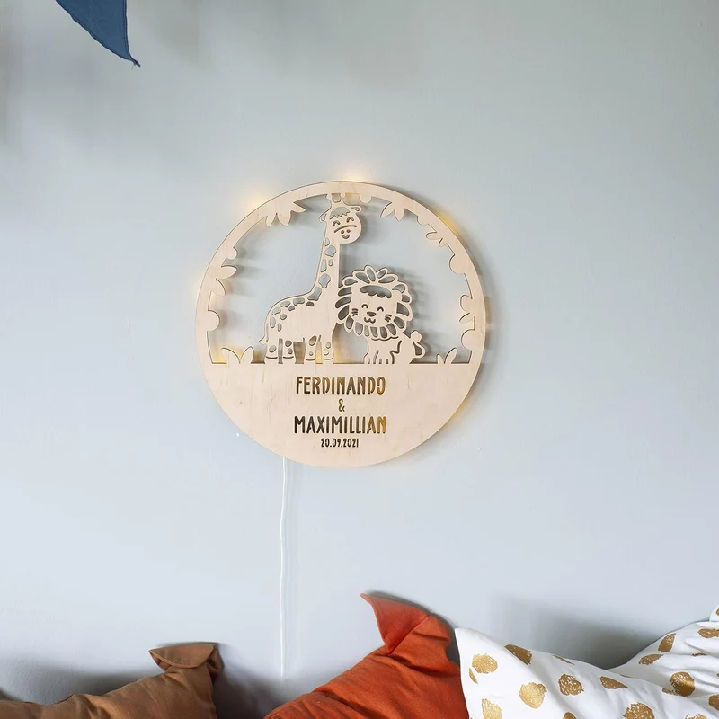 LAUBLUST Nachtlicht Kinderzimmer Personalisiert - Löwe & Giraffe - 30x0,4 cm - Natur - Wandlampe für