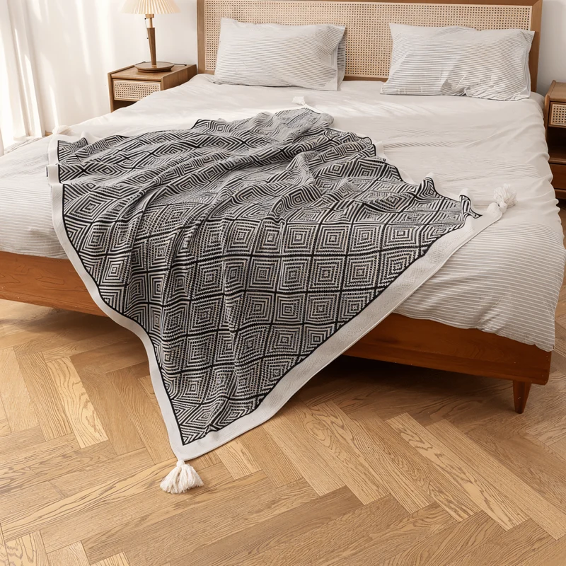 Polystripe – Gemütliche Schwarz-Weiß Geometrische Flausch-Decke