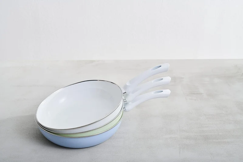 Riess, 0057-032, Ceramicglas Pfanne Pastell- blau 28, CLASSIC EMAILLEPFANNE, Durchmesser 28 cm, Höhe